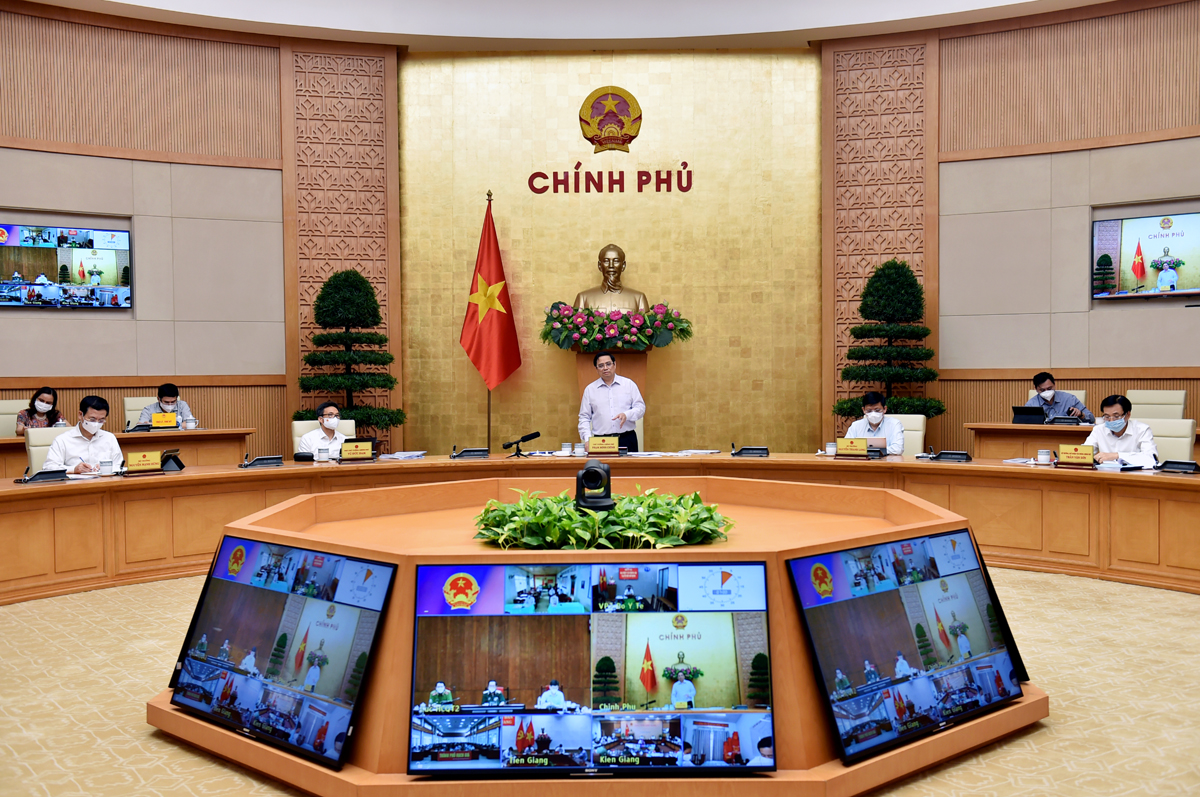 COVID-19 le Premier ministre se réunit avec Tien Giang et Kien Giang